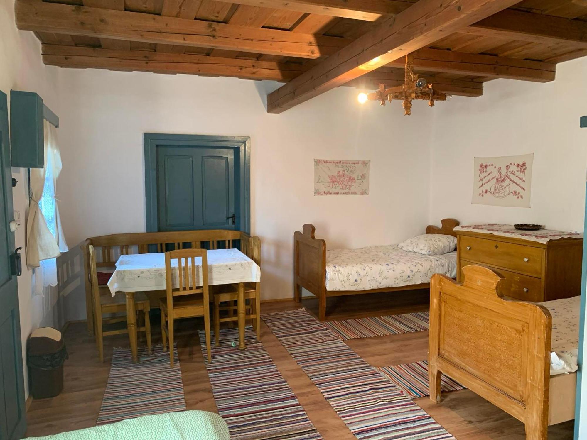Biro Vendeghaz Hotel Sòvàrad Buitenkant foto