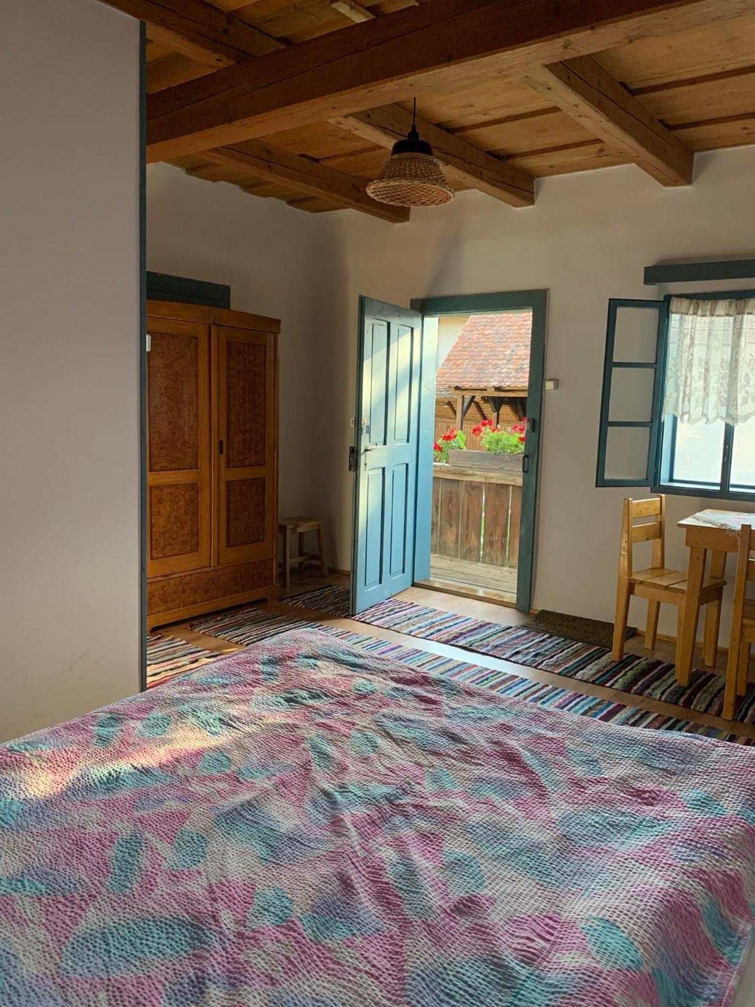 Biro Vendeghaz Hotel Sòvàrad Buitenkant foto