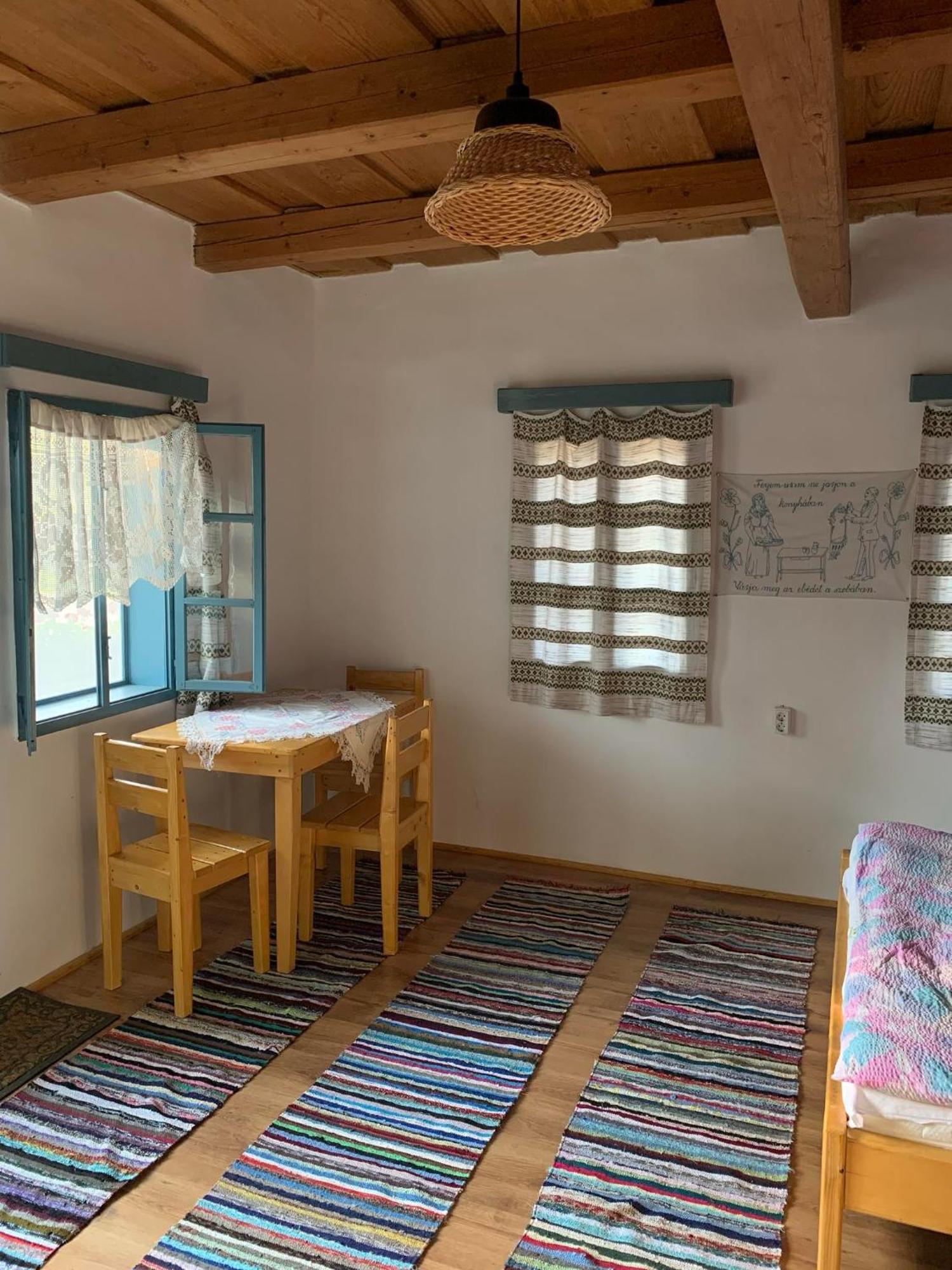 Biro Vendeghaz Hotel Sòvàrad Buitenkant foto