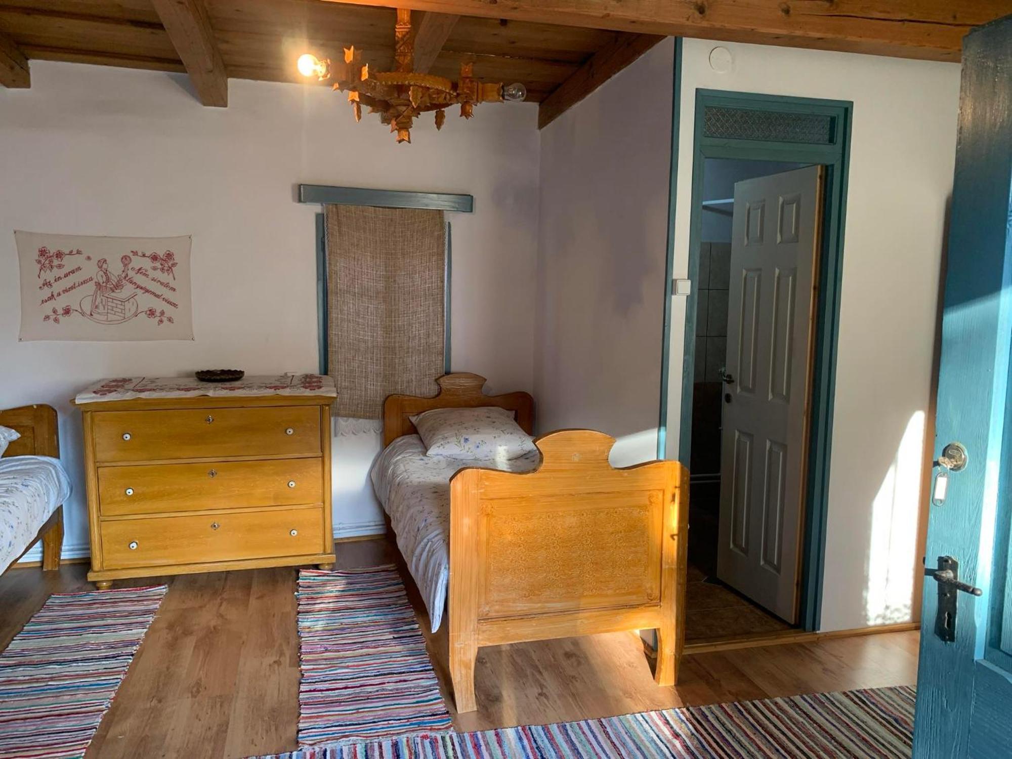Biro Vendeghaz Hotel Sòvàrad Buitenkant foto