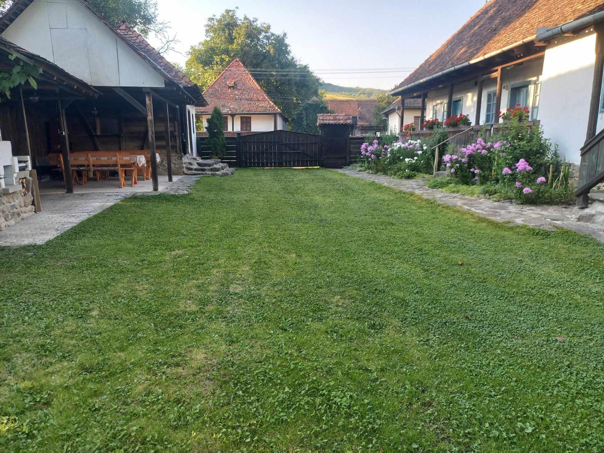 Biro Vendeghaz Hotel Sòvàrad Buitenkant foto